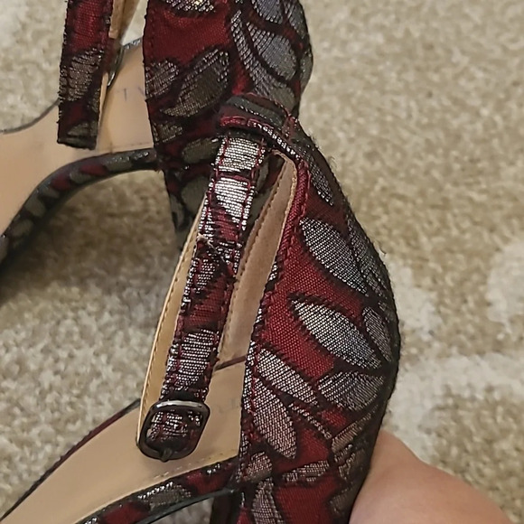 Merona (Target) Burgundy & Gunmetal Strappy Sandal - Size 7 1/2 - Picture 6 of 8